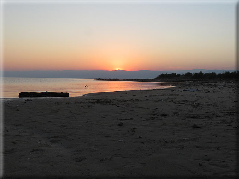 foto Tramonto sul Mar Morto